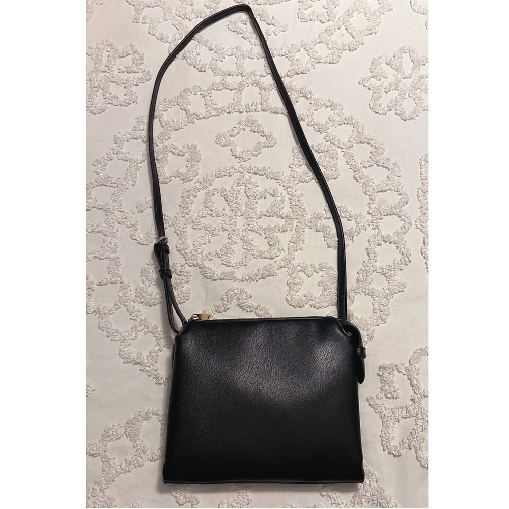 ✦ Black Crossbody ✦